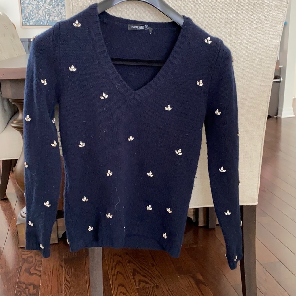 Beautiful sweater - Picture 1 of 4